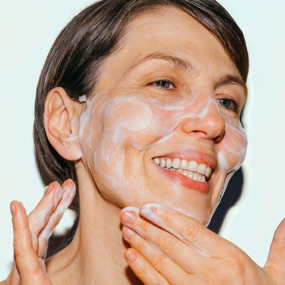 The Face Shop Herb Day 365 Amino Acid Aloe Vegan Facial Foaming Cleanser - Picture 3 of 4